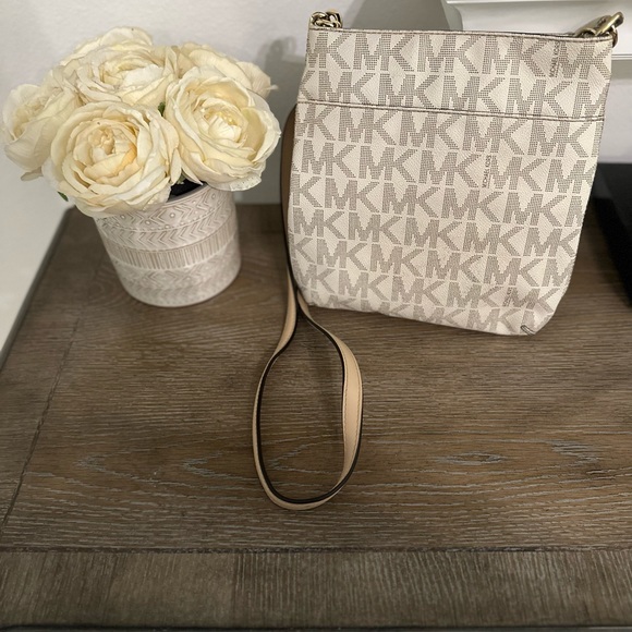 Michael Kors cross body - Picture 3 of 3